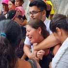 Tíos, primos y hermanas de la gendarme lloraron en su entierro. Nadie podía creer lo sucedido. Al parecer, la pareja fallecida se llevaba bien.