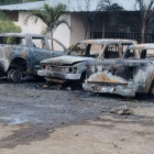 La explosión del artefacto dejó varios vehículos afectados.