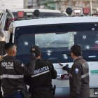 La grúa en que movilizaban el vehículo reportado como robado quedó lleno de agujeros por las balas.