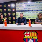 El equipo amarillo, Madelen Riera la goleadora, Carlos Alfaro Moreno el presidente y Wendy Villón entrenadora.