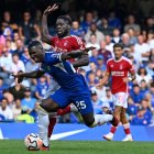 Moisés Caicedo fue titular en la derrota que el Chelsea sufrió ante el Nottingham Forest.