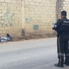 Los bultos tenían partes humanas y estaban con una misma leyenda.