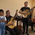La cantante, de 10 años, ensaya todos los días con su papá y su tío. Ellos le inculcaron el amor por la música.