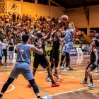 Los quintetos de Guerreros (gris) y Orange (negro) definirán en el coliseo Tsáchila, al segundo finalista de la Liga BásquetPro.
