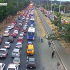 Pese al reclamo de los conductores, la ATM mantendrá los desvíos y el cierre de los retornos en la vía a la costa.