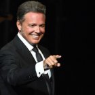 Luis Miguel Gallego Basteri, ​​ conocido como Luis Miguel, es un cantante y productor mexicano.