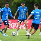 Miguel Almirón (c) es la figura de los paraguayos en el inicio de las eliminatorias.