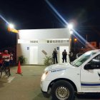 Hasta el sanitario de la estación de servicio siguieron a la víctima.