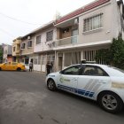 Para recabar información, policías arribaron al inmueble donde colocaron el explosivo.