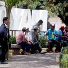 Los bebedores se toman una zona del parque desde las primeras horas de la mañana