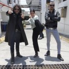 Pablo y Fede Freire, de la banda Los Brigantes, con la actriz Paulete Arévalo, quien protagonizó el clip de ‘Killer in my head’.