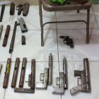 El armamento fue decomisado por las autoridades.