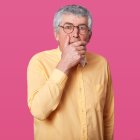 el olor corporal cambia con la edad y que a partir de los 30 años es posible empezar a notar un fenómeno conocido coloquialmente como ‘olor a viejito’.