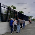 aParientes acudieron al Centro Forense de Quevedo para reconocer el cuerpo.