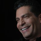 Se viste de color negro porque le transmite seguridad.