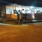 En este sitio, unos sujetos en moto dispararon armas de fuego contra Horacio Quiroz Parrales, quien falleció