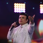 El imitador de Juan Gabriel interpretó el icónico tema 'Abrázame muy fuerte'