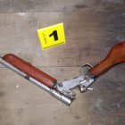 Una escopeta fue hallada en el lugar de los hechos.