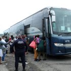 Fotografía de archivo de migrantes que eran trasladados en autobuses a diversos destinos del país, desde Chiapas (México).