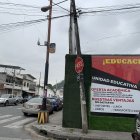 Peligroso poste de luz inclinado en las calles Av. Tercera y Calle Primera del sector Mapasingue Oeste.