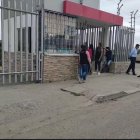 Hasta el Centro Forense llegaron los familiares de la mujer fallecida en Las Lajas.