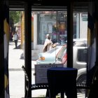 Atentos. Los propietarios de negocios están atentos ante la llegada de personas sospechosas a los exteriores de sus negocios para dar la alerta a los demás.