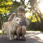 Debes enseñarle al niño a respetar a su mascota, de lo contrario es preferible no meter una a la casa.