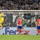 Ivan Provedel (i) fue el salvador de la Lazio, tras marcar el gol del empate frente al Atlético de Madrid.