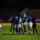 El festejo de los jugadores de Macará tras marcar uno de los goles en la victoria sobre Vargas Torres.