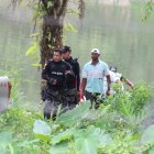 Uno de los grupos de búsqueda que trata de ubicar al guardia raptado.