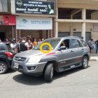 La lencería negra quedó sobre el  parabrisas del carro del abogado. Fue llevada como un indicio del crimen, no hay datos de a quién pertenecería.