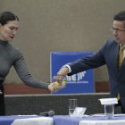 Funcionarios del CNE realizaron el sorteo  de las intervenciones de los candidatos.