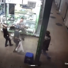 El comerciante fue amenazado con un arma blanca.