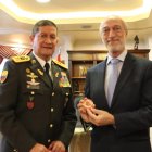 Visita. La reunión se llevó acabó en la capital ecuatoriana, entre el embajador argentino y altos mandos militares.