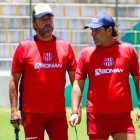 El argentino Fabián Frías (d) llegó a Gualaceo, en reemplazo de Leonardo Vanegas.