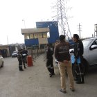 El viernes, en los exteriores de la Cárcel Regional, un gendarme resultó herido de bala luego de que sujetos intentaron asesinar a un hombre que esperaba un bus urbano fuera del lugar.