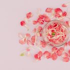 Su aroma tiene propiedades para atraer vibraciones positivas, amor, amistad, dinero u oportunidades.