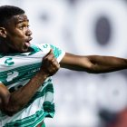 Félix Torres suma dos goles con el Santos Laguna, en el Torneo Apertura de la LigaMX.