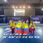 Zaynab Castillo, orgullosa con la bandera de Ecuador, en la competencia internacional.
