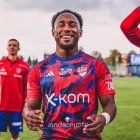 John Yeboah destaca en la posición de extremo izquierdo.