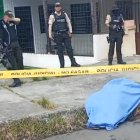 Las personas que fueron asesinadas fueron abandonadas en la acera.