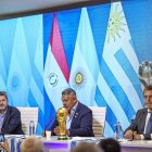 Claudio Tapia (c), presidente del fútbol argentino, habló sobre el Mundial 2030.