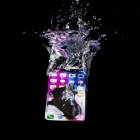 Los teléfonos de alta gana suelen ser herméticos, de igual manera debes actuar rápido. No lo metas en arroz.