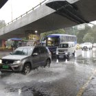 Las lluvias provocaron congestión vehicular en algunas calles de la capital.