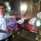 Luis Santos, padre del occiso, viajó desde Vinces hasta Chimborazo para retirar el cuerpo.