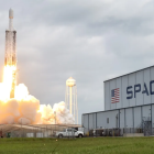 Vista del lanzamiento de la misión Psyche en un cohete Falcon Heavy de la compañía SpaceX.