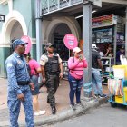 Los pocos policías y metropolitanos solo recorren calles principales, en los callejones no se los ve nunca.