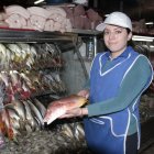 La venta de su producto siempre la complementa con una gran sonrisa.