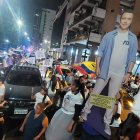 Daniel Noboa estuvo presente en los mitines de sus simpatizantes a través de su imagen de cartón.