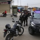 Balearon a una persona que iba en moto, en la vía a Daule.